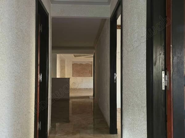Bureaux en location à Wifak. Superficie 111 m². Concierge et climatisation