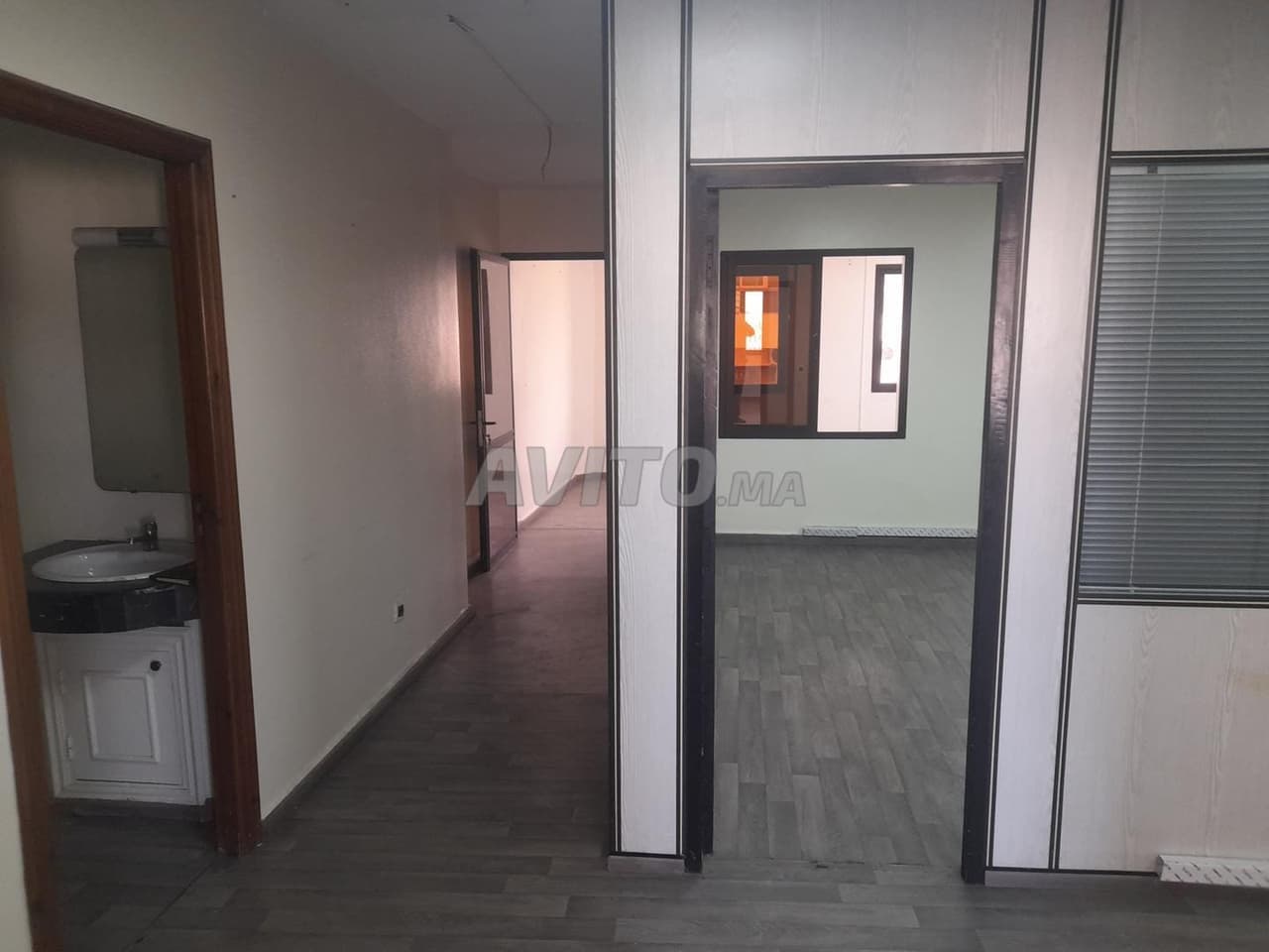 Receptiebureau 4 ruimtes 100m2 te huur op 2Mars