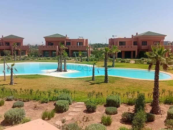 Villa a Louer vide dans un domaine avec piscine