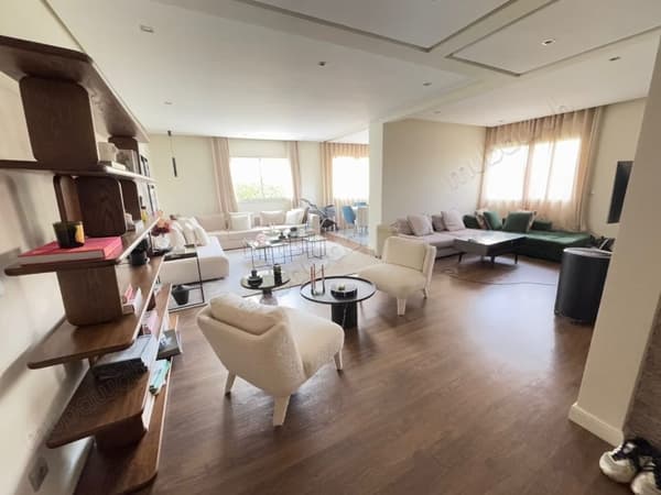 للإيجار شقة مفروشة بالكامل في الطابق الأرضي مع حديقة في Prestigia Bouskoura