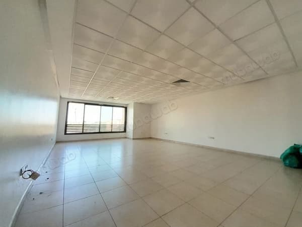 Bureau de 63 m2 à louer – Emplacement Commercial