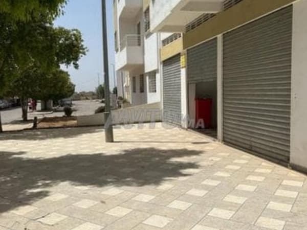 Magasin à louer près de Megador