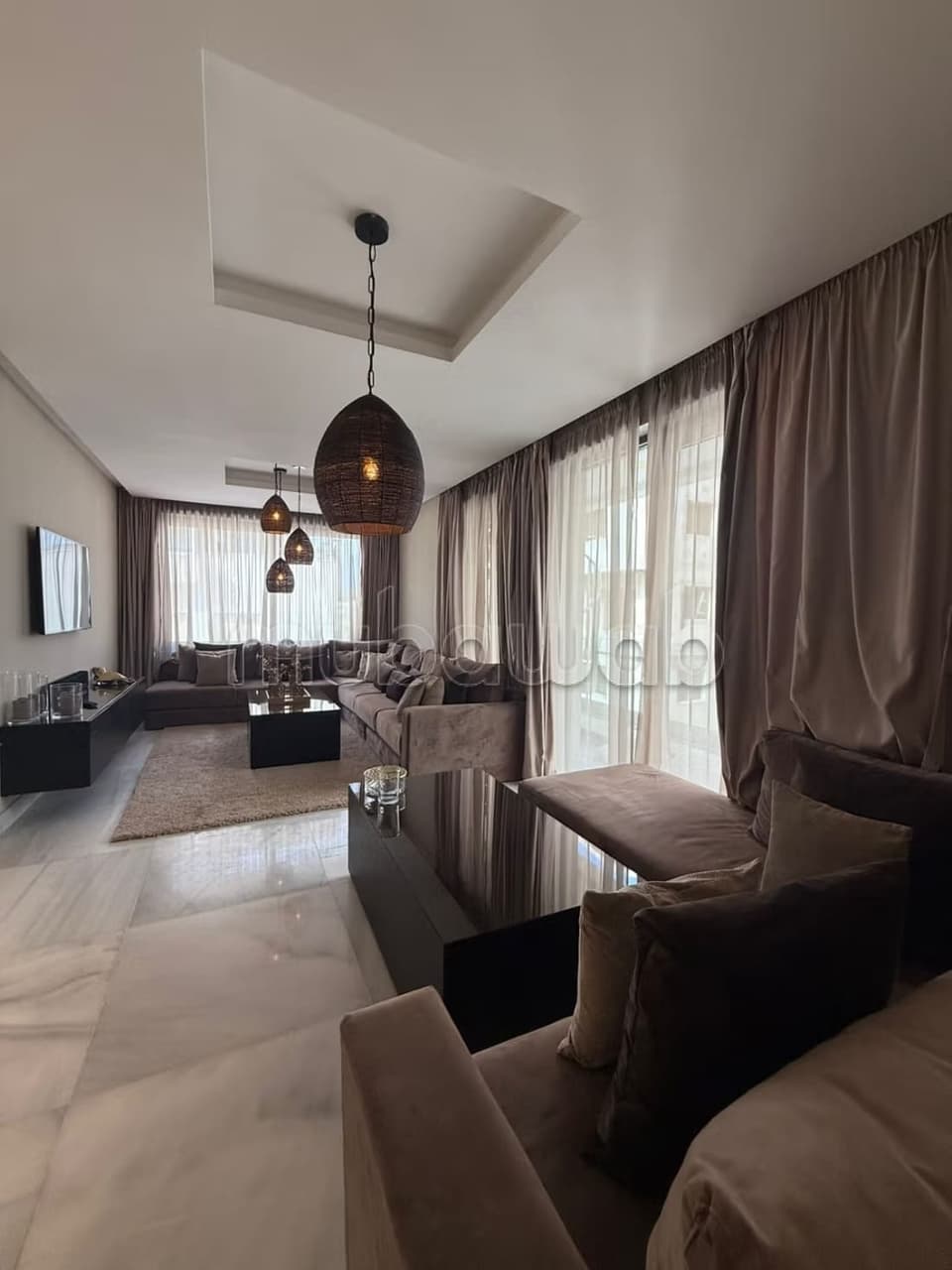 Charme und Moderne – Luxuriöse Wohnung zur Miete