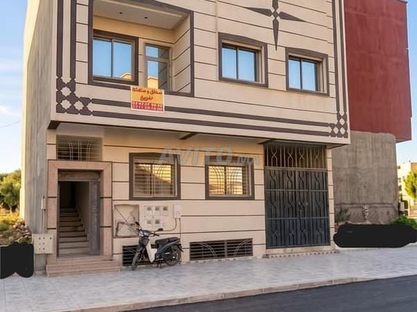 Huis R2 te koop in Tajzi'at Al Montazah, zeer goede ligging