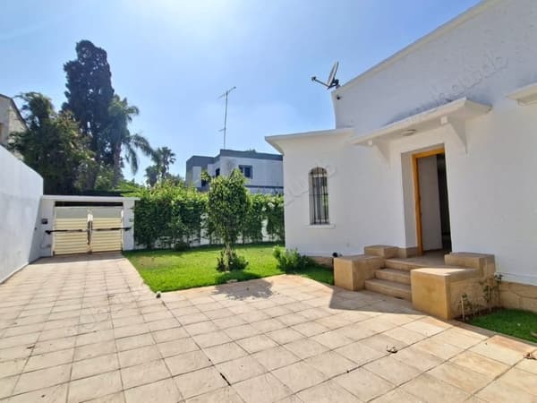 Location villa de haut standing en Hassan Centre Ville. 4 belles chambres. Belle terrasse…
