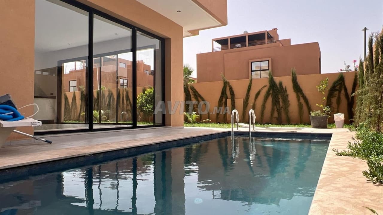 Luxe Villa met 4 Suites te Koop in Chrifia