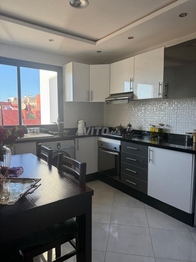 Gemeubileerd Appartement met Twee Slaapkamers te Huur