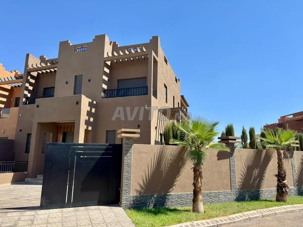 VILLA DE STANDING 4 CHAMBRES 800m2