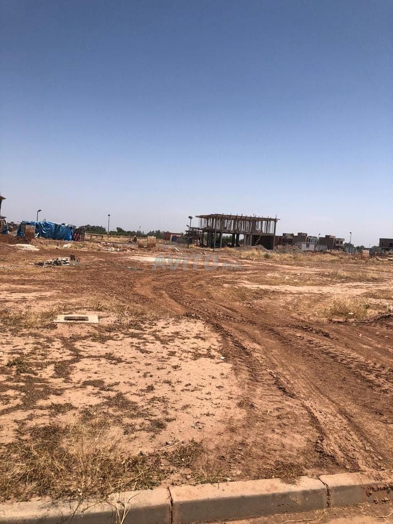 🏡 قطعة أرض لبناء فيلا بمساحة 300 م² للبيع