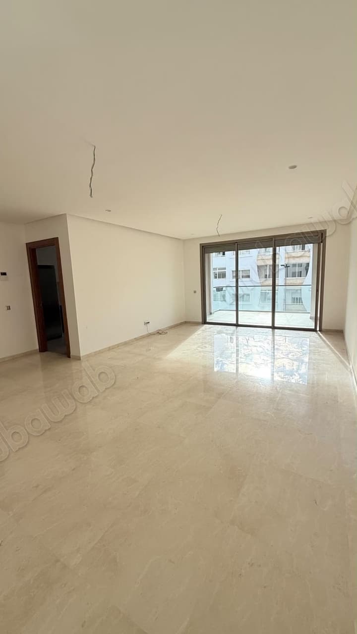 Très bel appartement en location à Souissi. 4 pièces. Antenne parabolique, résidence…
