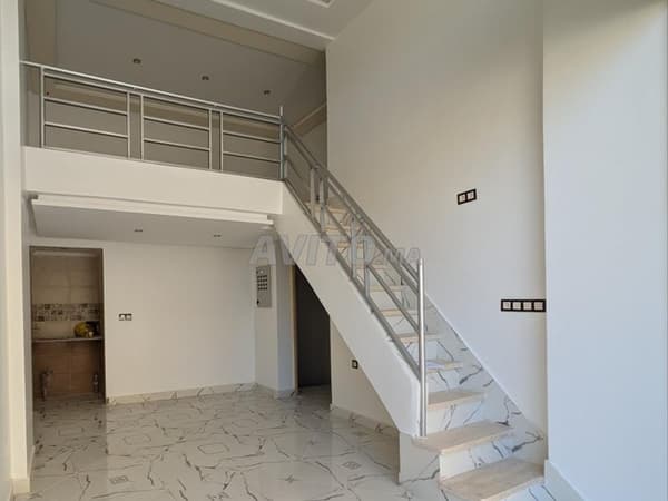 Local 25 m² & mezzanine 16 m² & sous-sol 126 m²