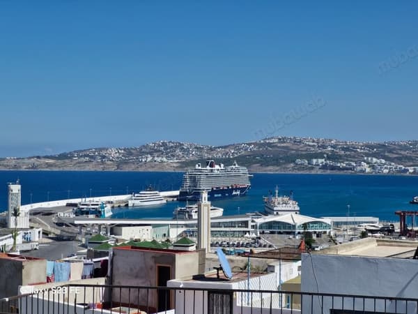 Très beau riad à vendre à Médina. Surface de 250 m². Vue sur mer