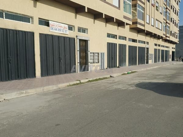 Magasin 61m2 et 27m2 soupente à Bouznika