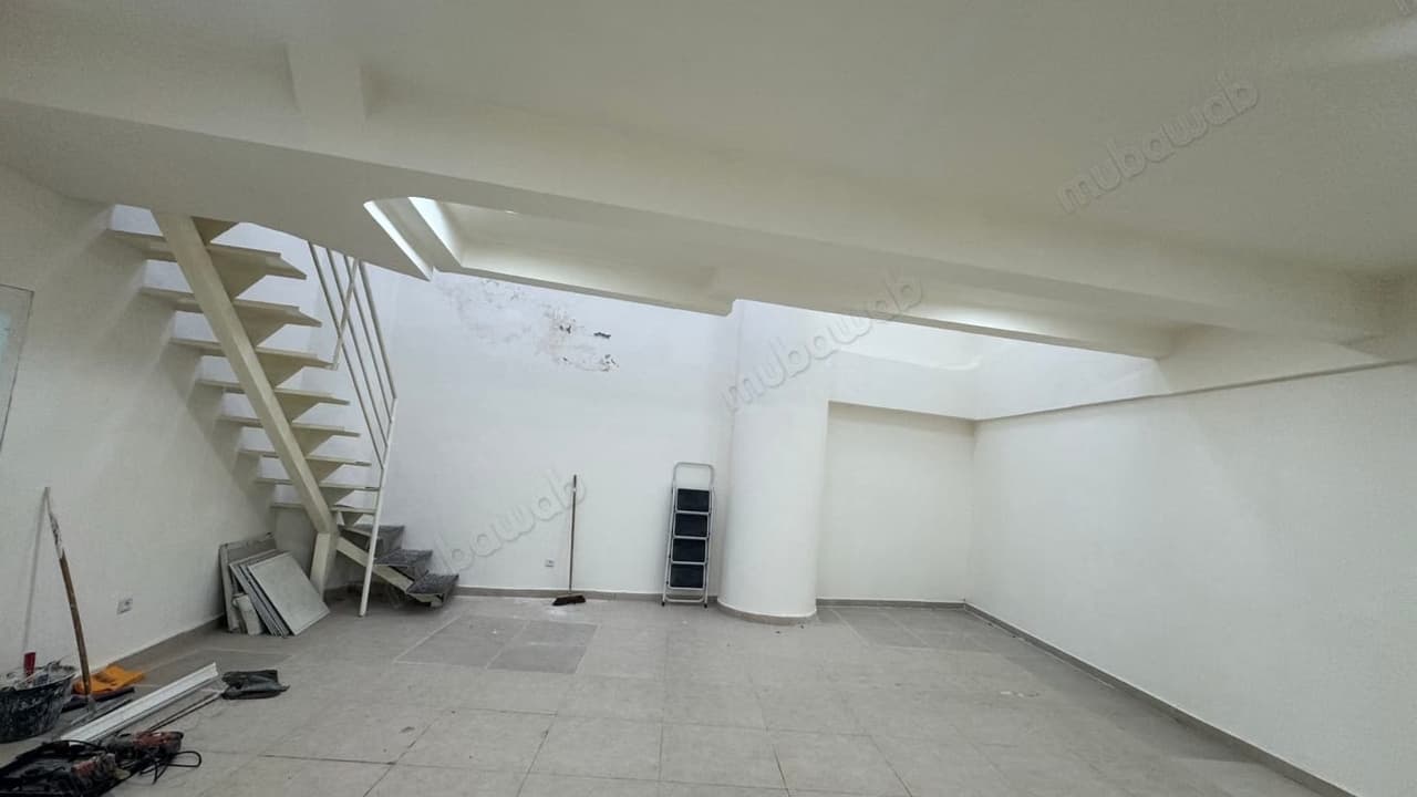 Commercial premises for rent in Bourgogne Ouest. Surface area 85 m²