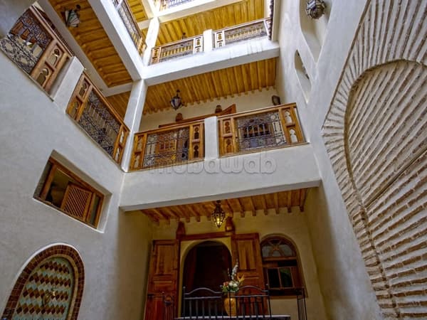 رياض بمساحة 150 متر مربع، مسجل ومفروش بأسوال