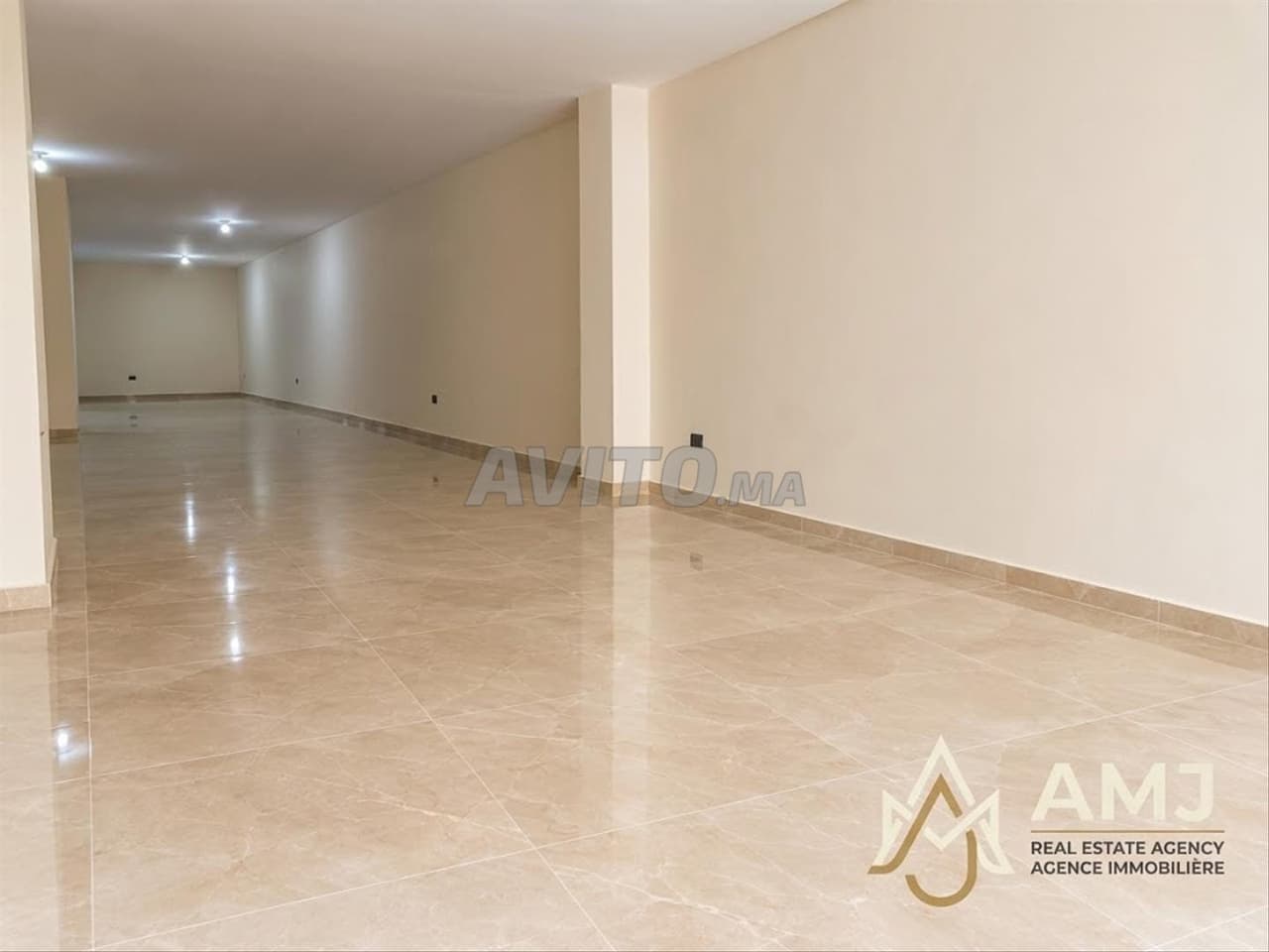 FOR RENT COMMERCIAL PREMISES OF 268 M² BOURGOGNE