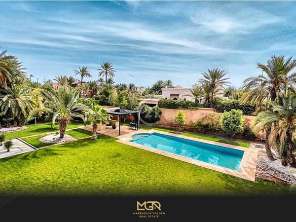 Villa de prestige 690 m² avec piscine sur 2 100 m², résidence sécurisée, Palmeraie…