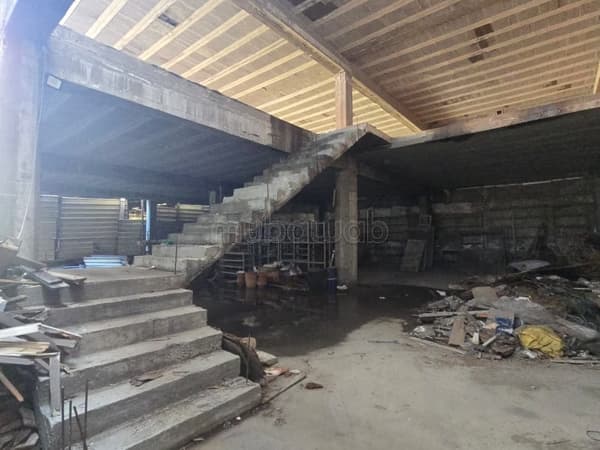 Gebouw R2 ruw, alle activiteiten toegestaan