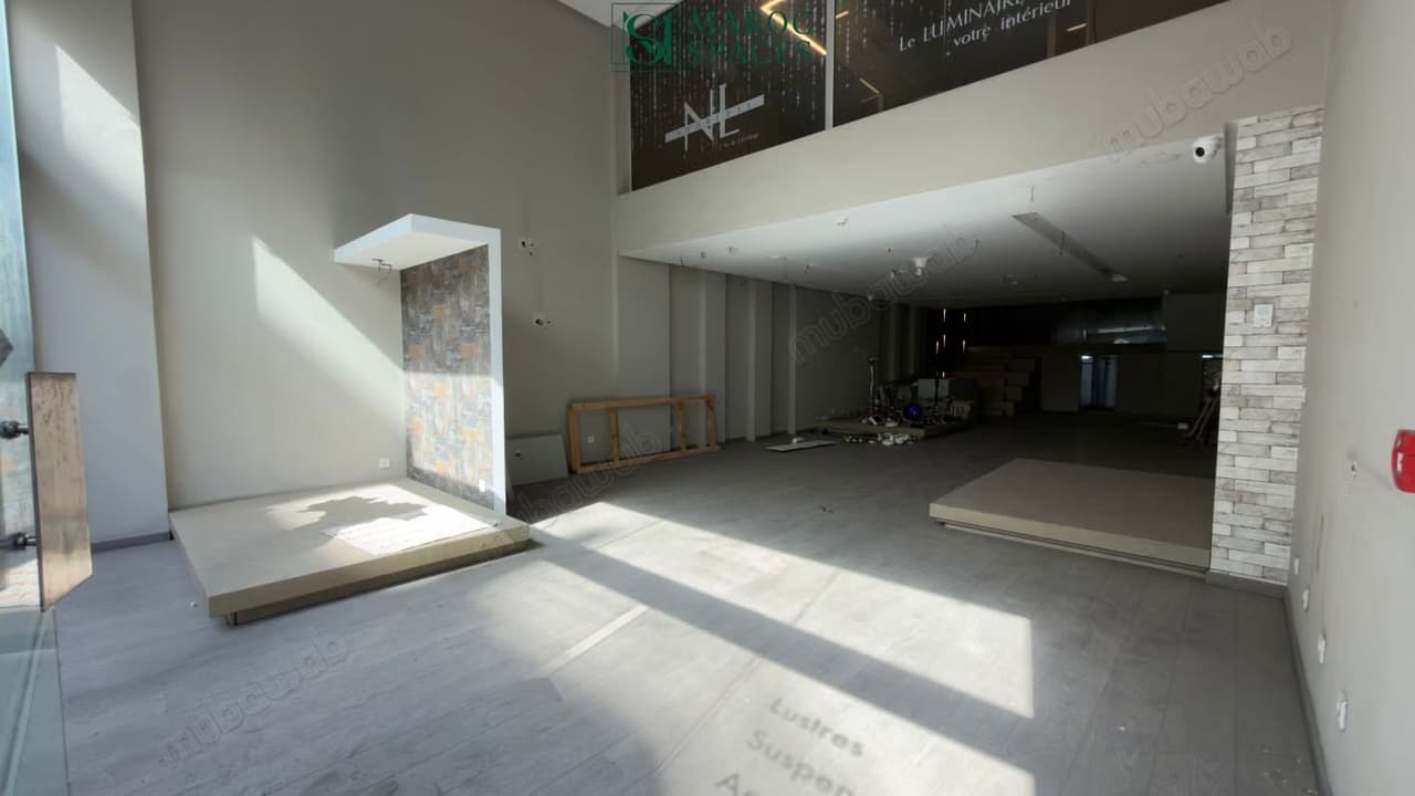 À louer, local commercial 195m², bourgogne ouest