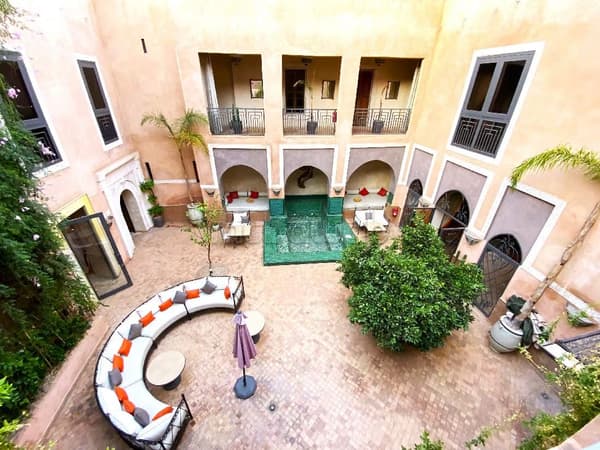 Sterk potentieel. Riad logeerhuizen van 1300 m² bewoond met 7 suites en zwembad in kasbah...
