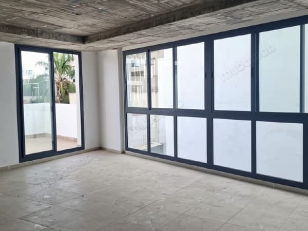 New office with terrace for rent at Oasis – 67 m²