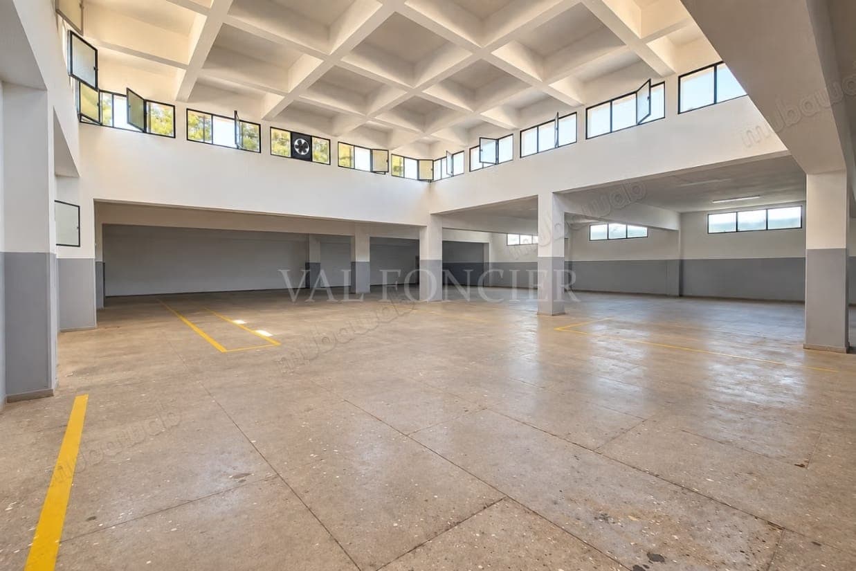 À louer – Local de 600 m² au 1er étage – Zone industrielle I2S1