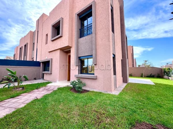 Vendita villa di lusso a Hay Targa. 6 locali. Porta blindata, salone marocchino