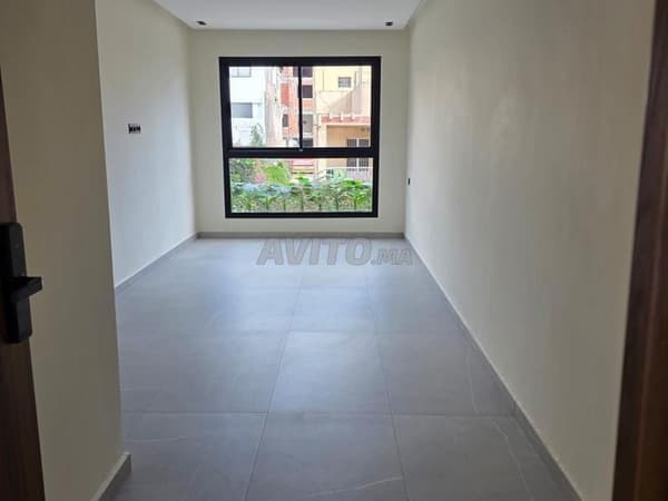 Empty apartment Hôpitaux