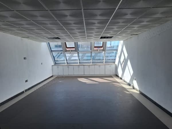 Bureaux à louer à Maamora. Superficie 70 m². Fenêtres avec double vitrage et porte blindée