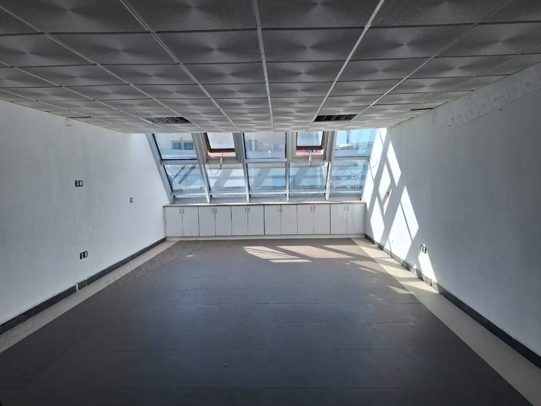 Bureaux à louer à Maamora. Superficie 70 m². Fenêtres avec double vitrage et porte blindée