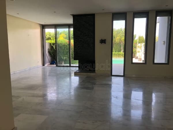 Trés jolie villa à louer vide à bouskoura