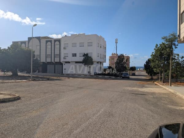 أرض للبيع بواجهتين في أصيلة