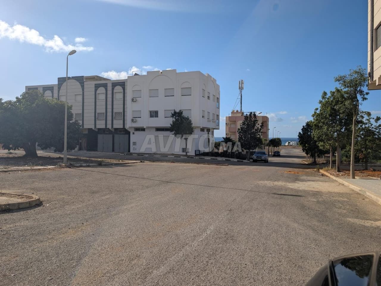 أرض للبيع بواجهتين في أصيلة