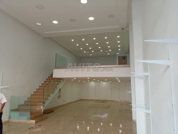 Local Commercial 152m²-52m²/City club Abdelmoumene