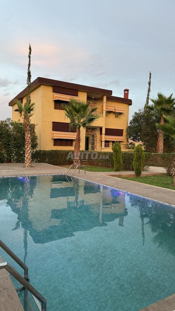 Ferme avec piscine privée à louer à la nuitée