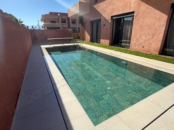 Villa meublée avec piscine – 500 m² de terrain, 250 m² habitables, 2 suites 2 chambres…