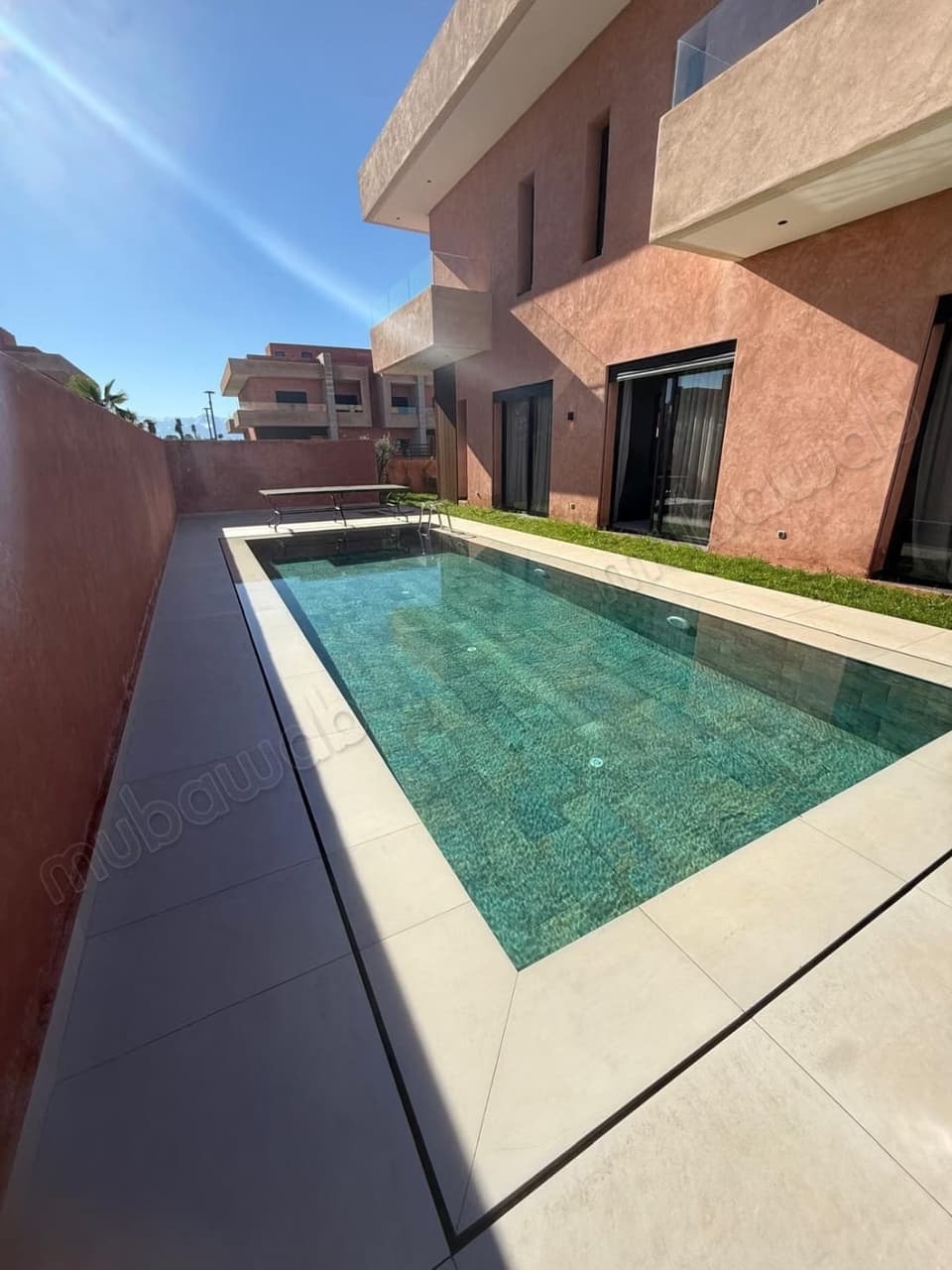 Villa meublée avec piscine – 500 m² de terrain, 250 m² habitables, 2 suites 2 chambres…