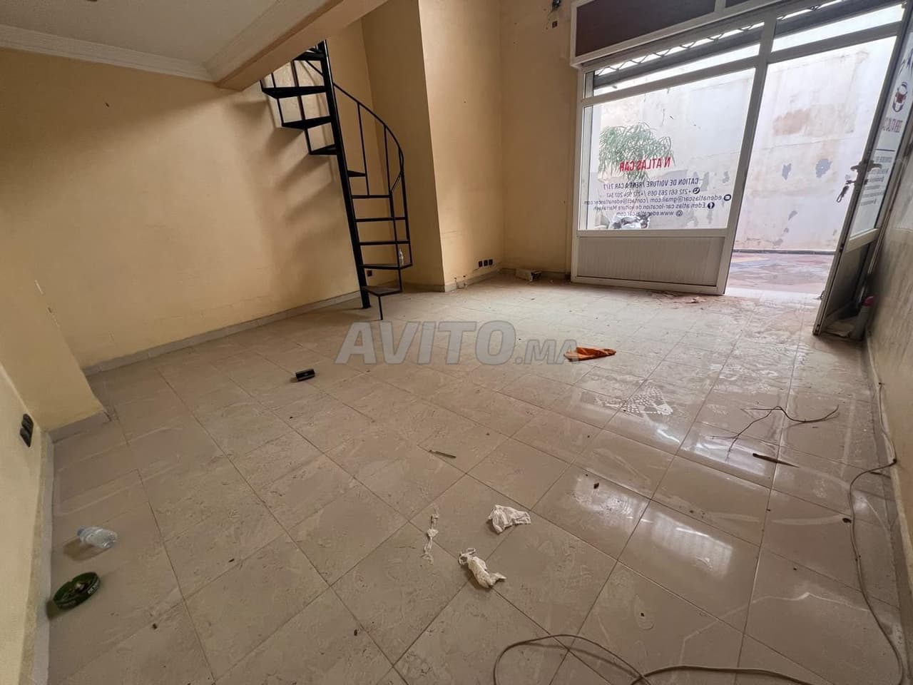 Magasin dans une galerie à louer