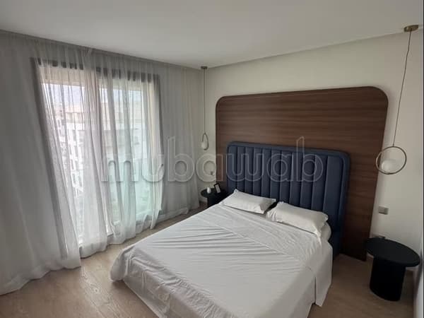 Bel appartement en location à Souissi. 2 chambres agréables. Air conditionné et cheminée