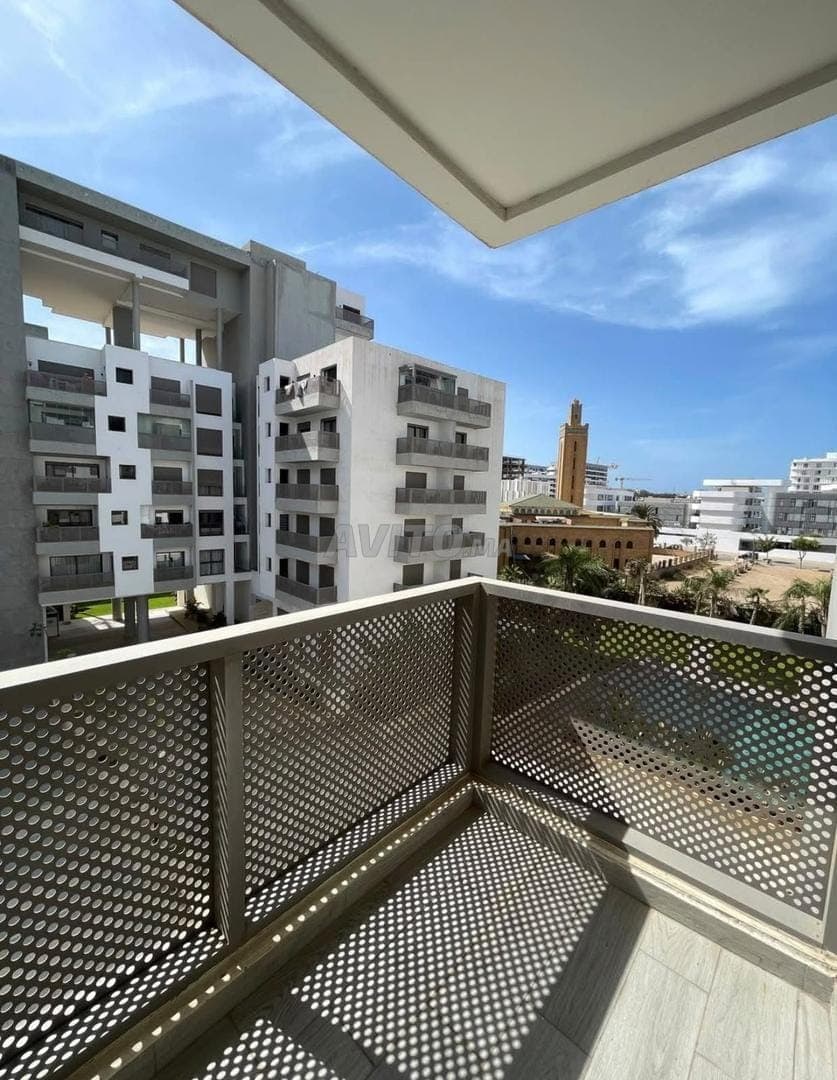 SE ALQUILA APARTAMENTO VACÍO DE 3 DORMITORIOS EN CFC