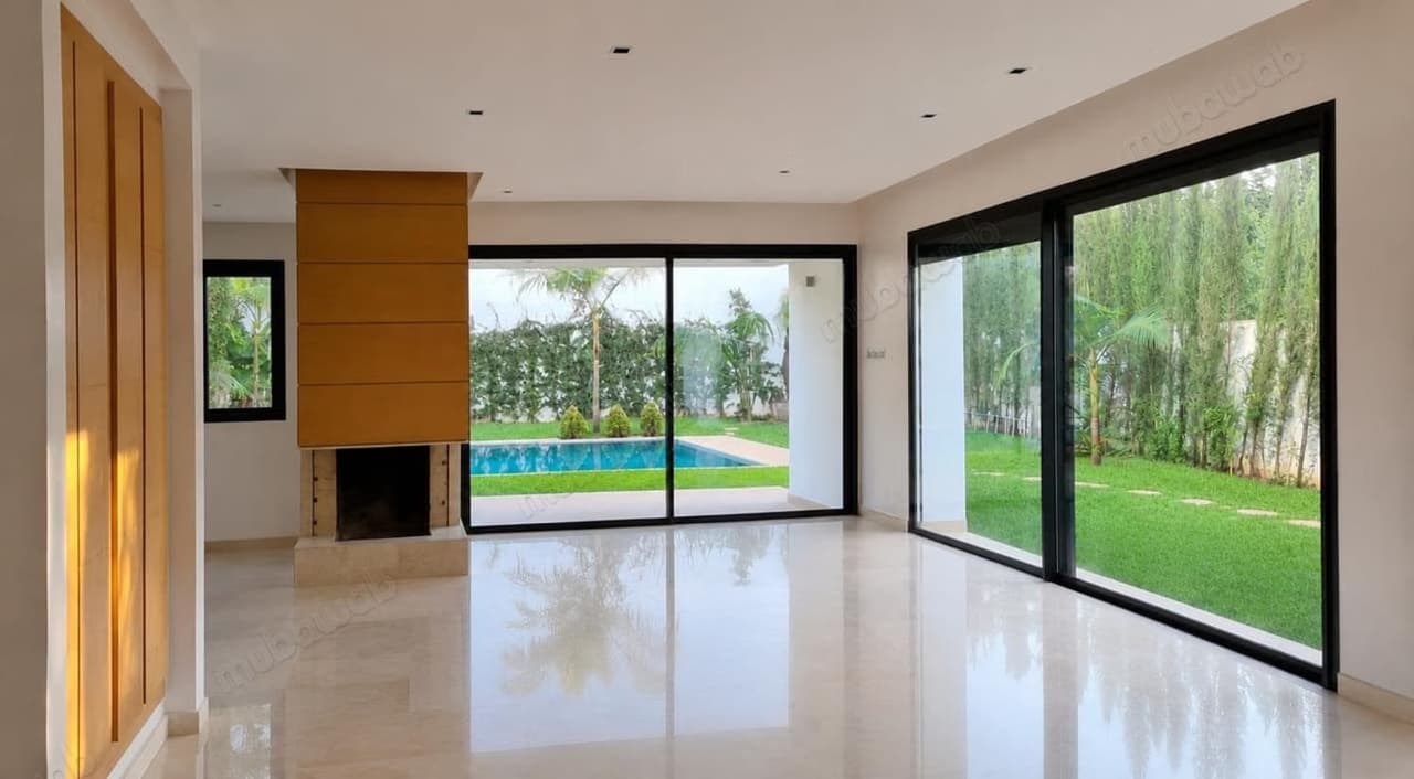 Luxury house for rent in Ville Verte. 540 m² area. Air conditioning and swimming pool