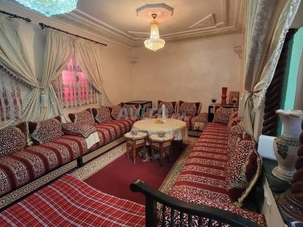 رياض تجاري 130 م² بزاوية سيدي غالم