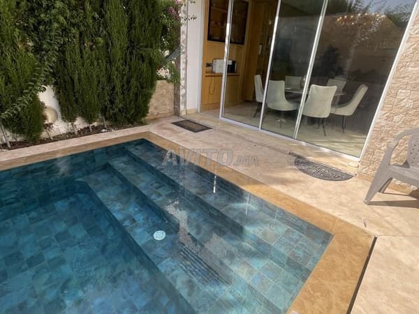 Modern gemeubileerde villa te huur