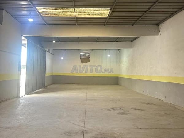 HANGAR 220m² pour Stockage Uniquement