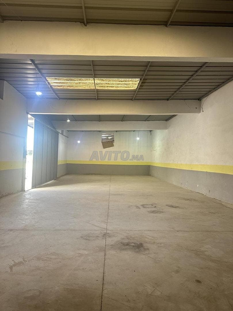 HANGAR 220m² pour Stockage Uniquement