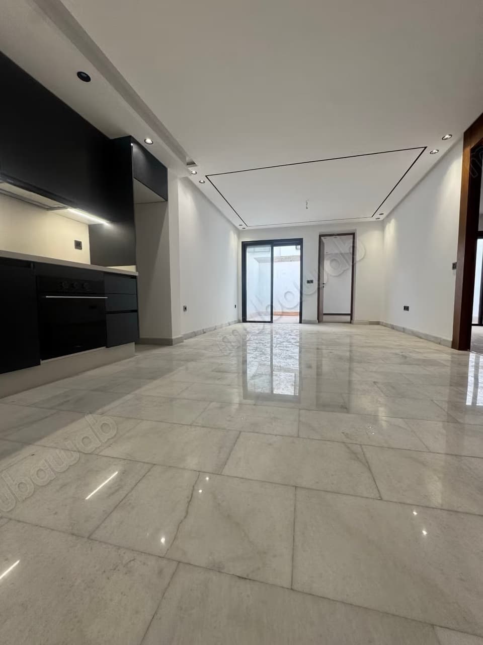 Mooi appartement te koop in Les princesses. 2 slaapkamers. Gepantserde deur, schotelantenne