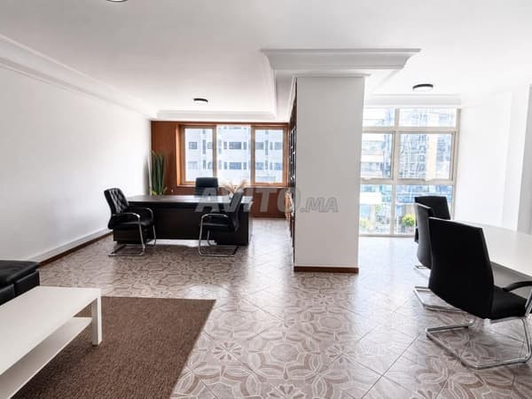 Kantoor van 132 m² te huur op de hoek van bd d'Anfa/bd Zerktouni
