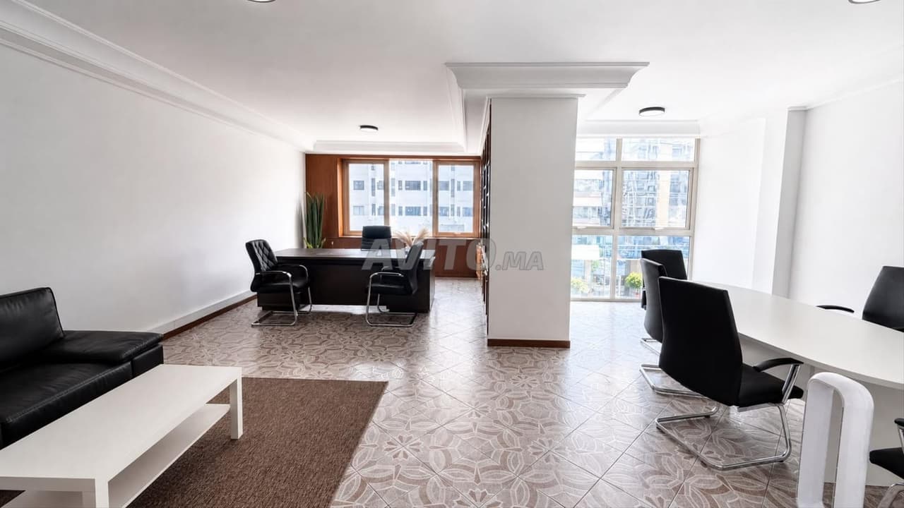 Kantoor van 132 m² te huur op de hoek van bd d'Anfa/bd Zerktouni