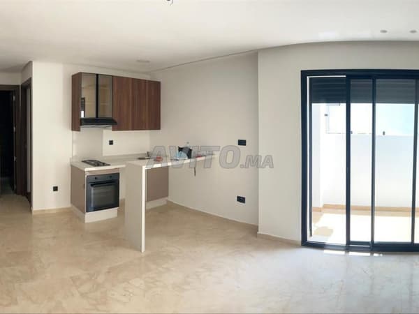 Studio neuf vide à louer sur Oasis