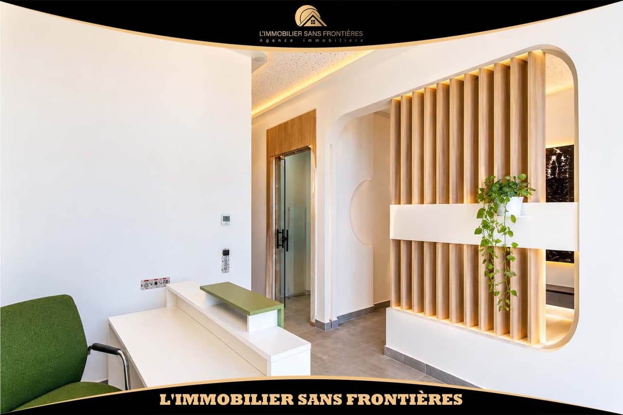 Local commercial de 80 m² à Massira 3 – 4 salles, accueil, salle d’attente et équipements…